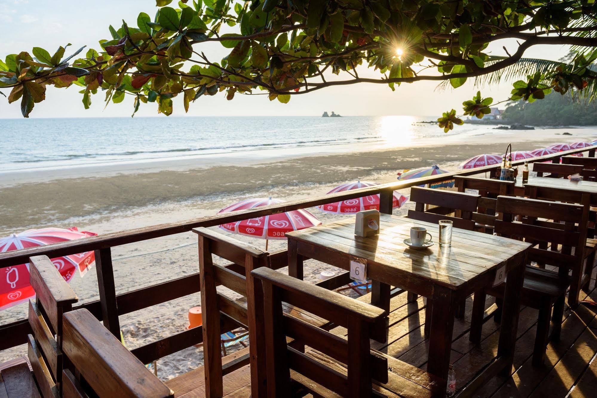 Baansuan Aokhai Beach Resort Mae Phim Exterior photo