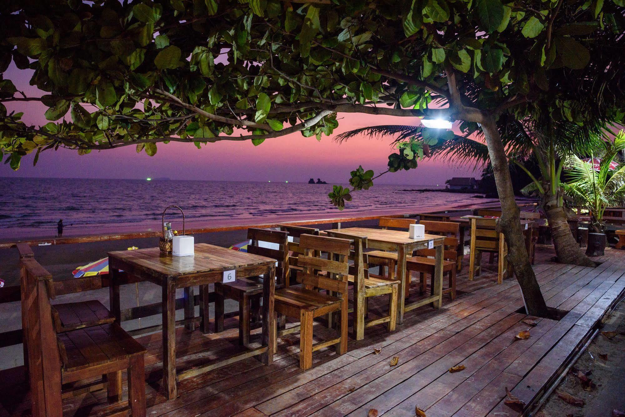 Baansuan Aokhai Beach Resort Mae Phim Exterior photo