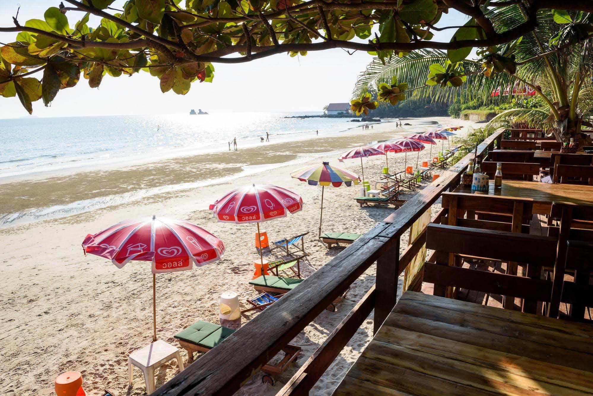 Baansuan Aokhai Beach Resort Mae Phim Exterior photo